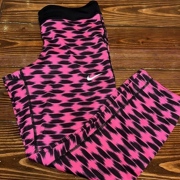 NWOT NIKE Dri-fit Pink and Black Run Fast Live Fearless  running Capri Leggings - Picture 6 of 9